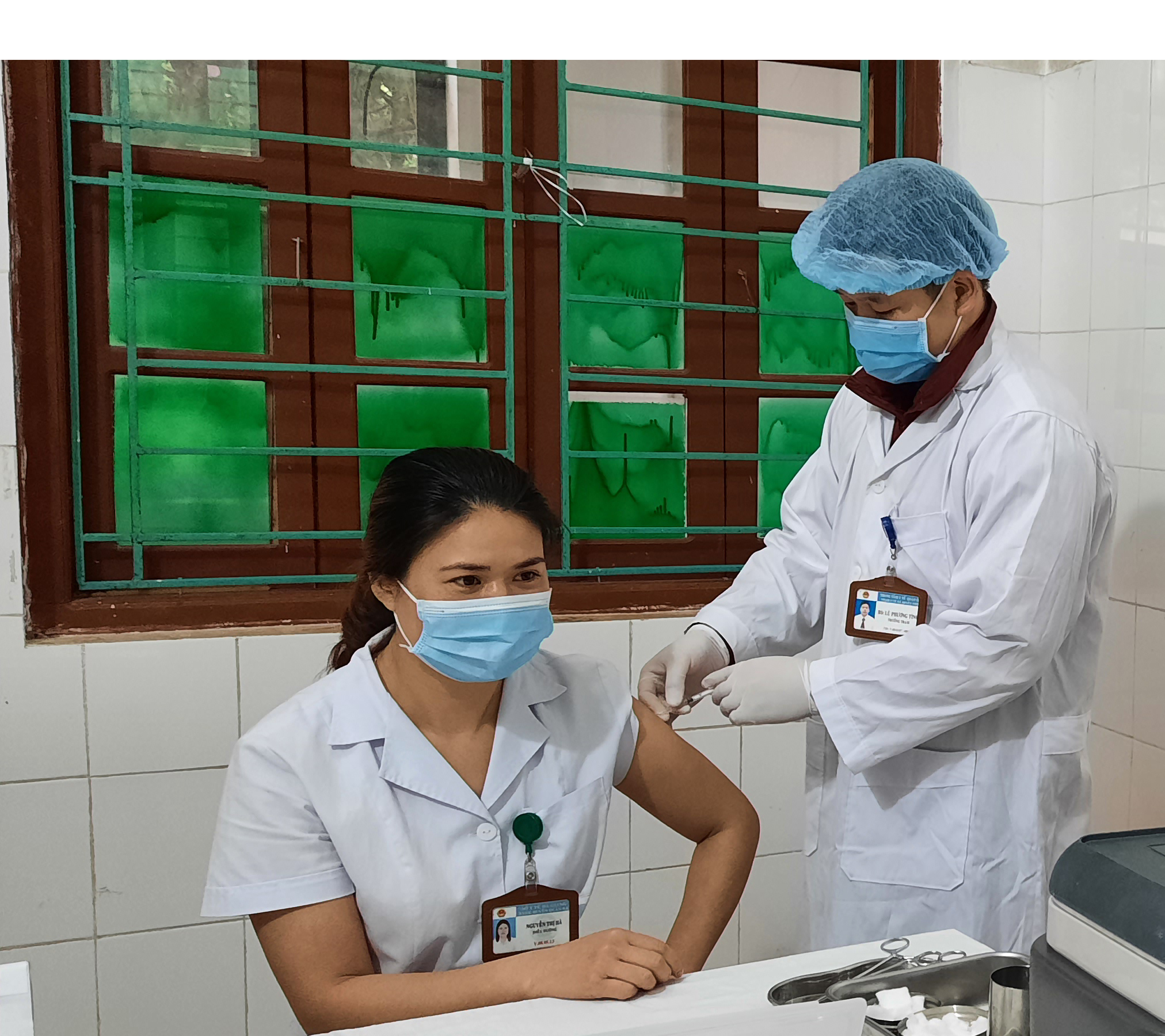 Tiêm phòng Covid-19 tại điểm tiêm bệnh viện huyện Quản Bạ, Hà Giang