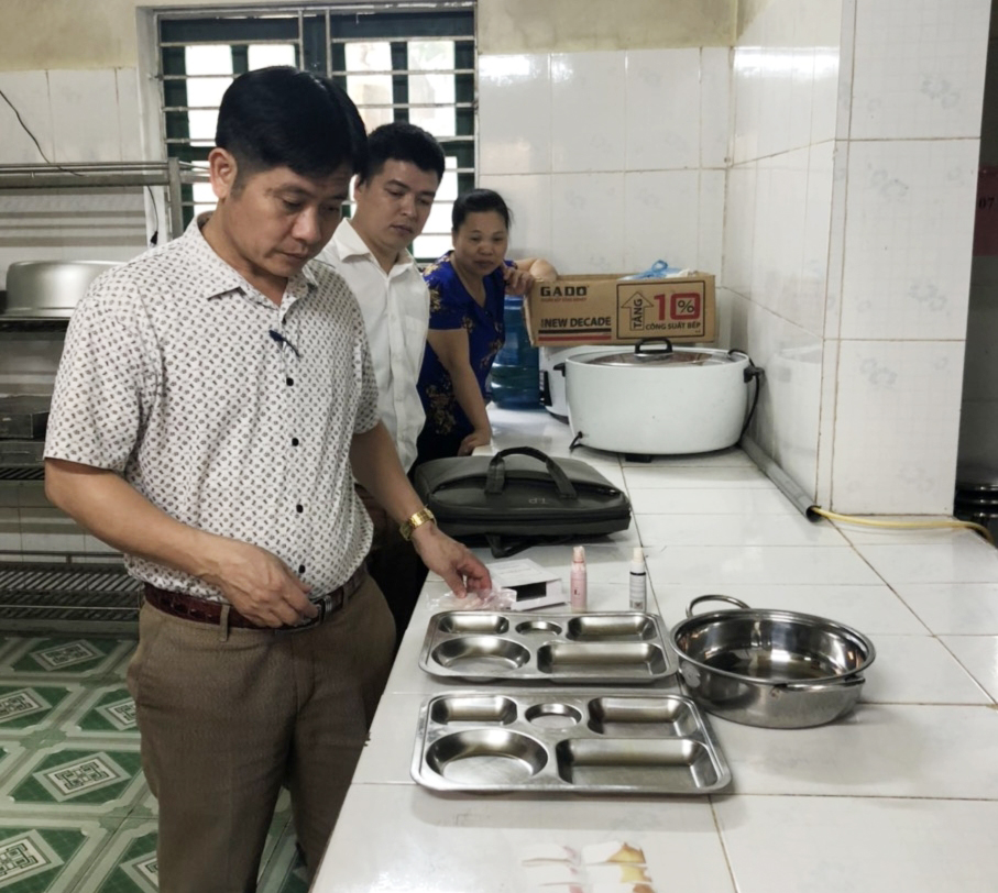 Đoàn kiểm tra liên ngành ATTP huyện Bắc Mê kiểm tra ATTP tại trường THCS xã Phú Nam
