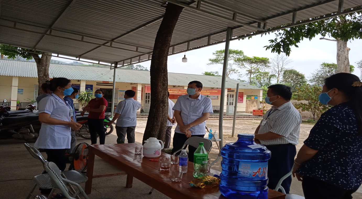 Đoàn kiểm tra công tác phòng chống dịch bệnh Covid-19           tại khu các ly tập trung huyện Quang Bình 