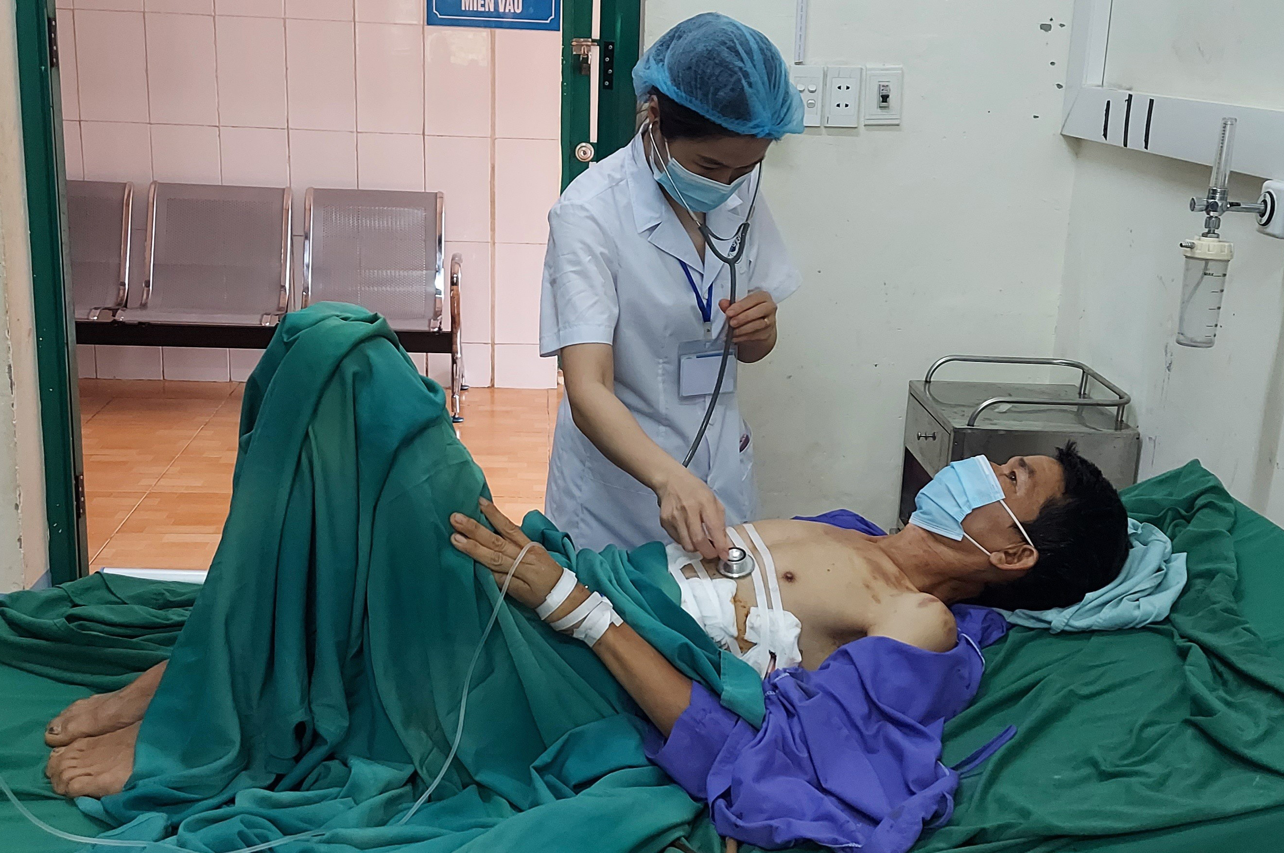 Người bệnh sau phẫu thuật tại bệnh viện ĐKKV Yên Minh