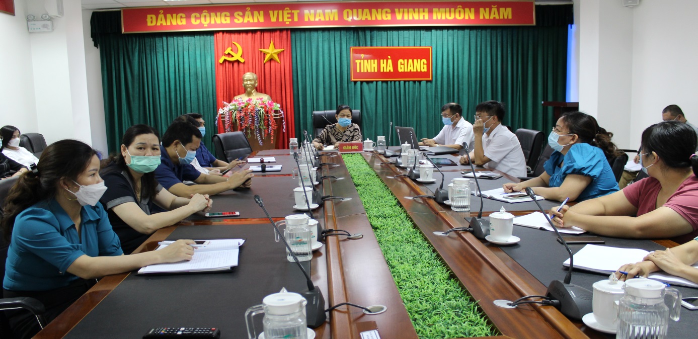 Đồng chí Hoàng Thị Chung, Phó Giám đốc Sở Y tế chủ trì hội nghị tại điểm cầu Hà Giang