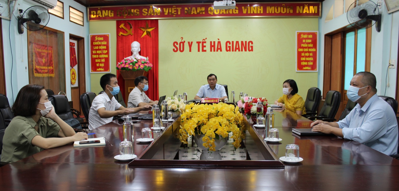 Đ/c Nguyễn Văn Giao- Quyền Giám đốc Sở Y tế chủ trì tại điểm cầu tuyến tỉnh