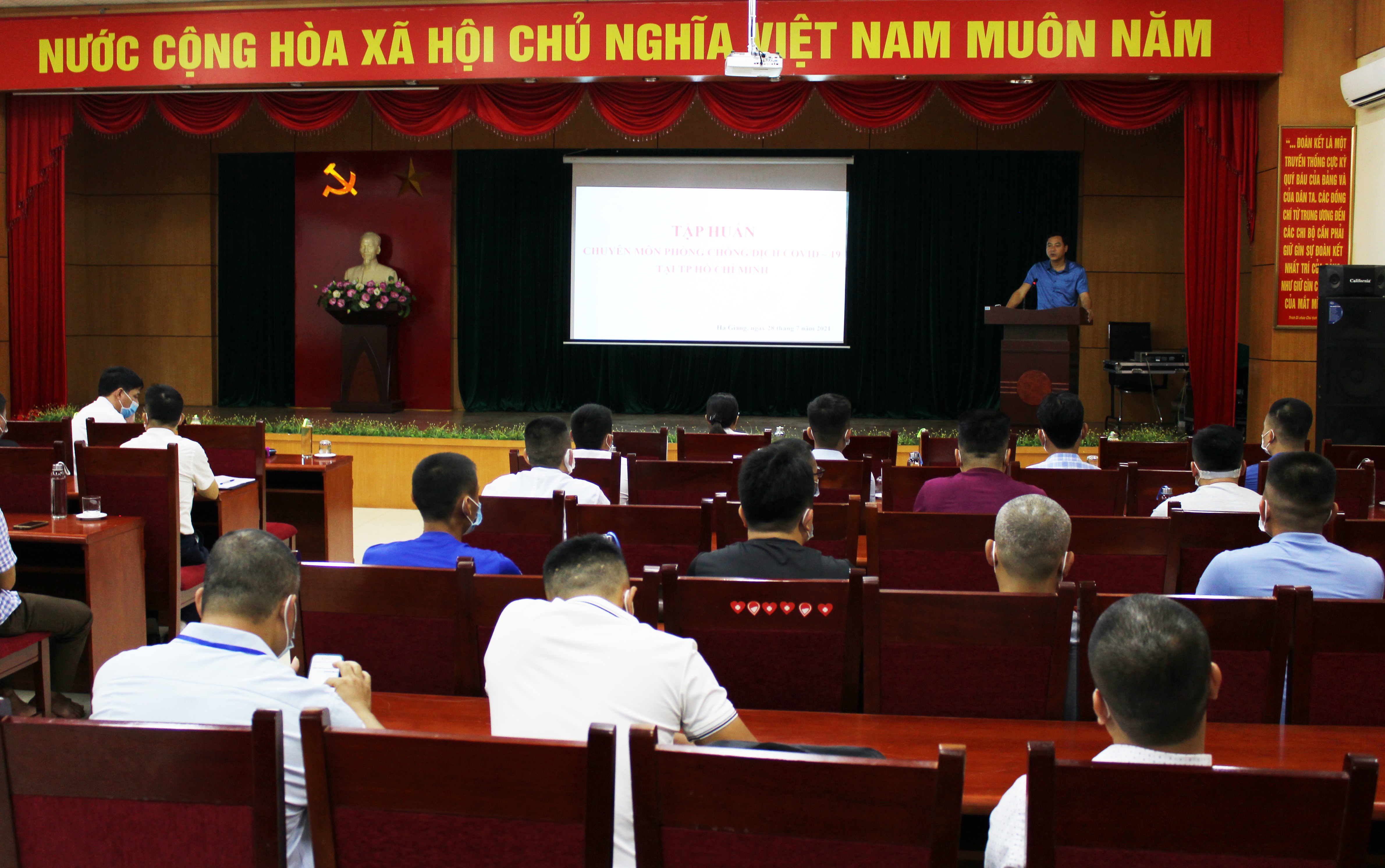 Tập huấn chuyên môn kỹ thuật cho cán bộ tình nguyện tham gia chống dịch COVID-19 tại TP Hồ Chí Minh