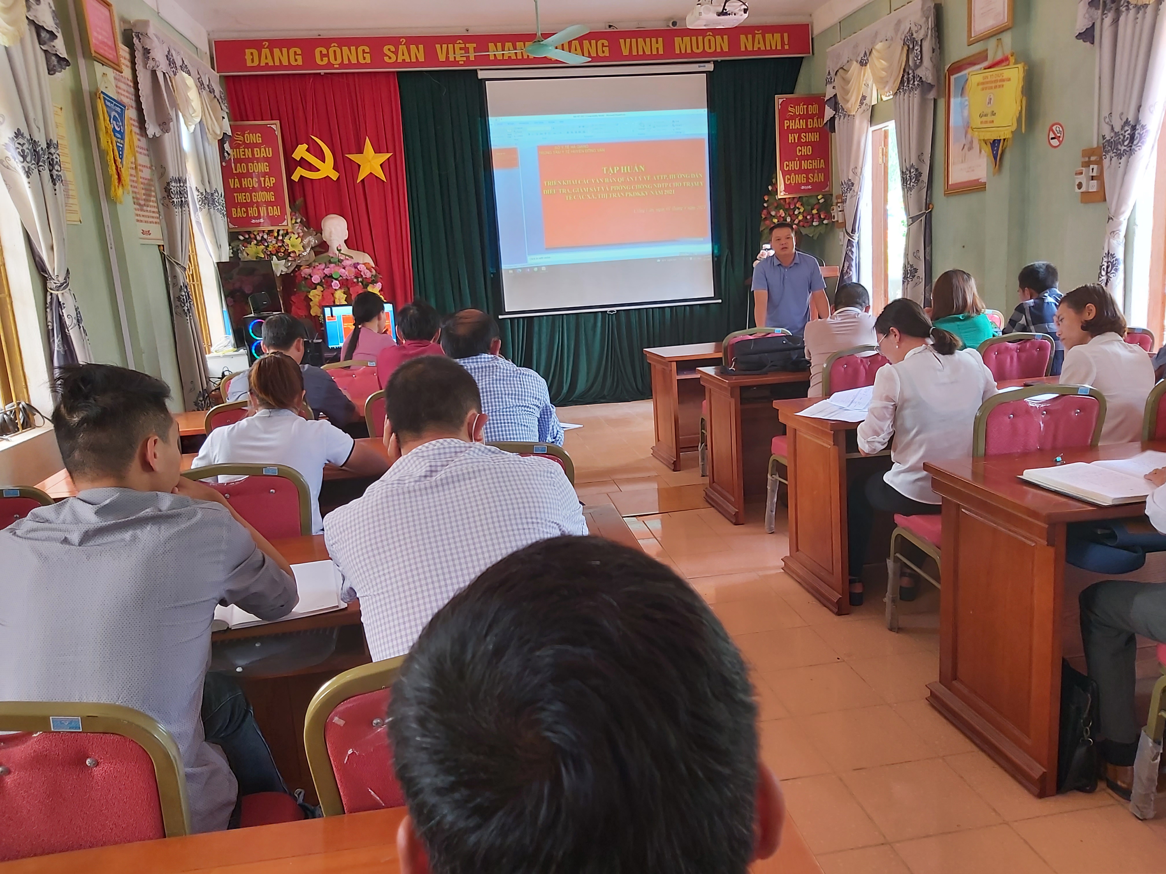 Bs Viên Quang Huân - PGĐ Trung tâm khai mạc lớp tập huấn