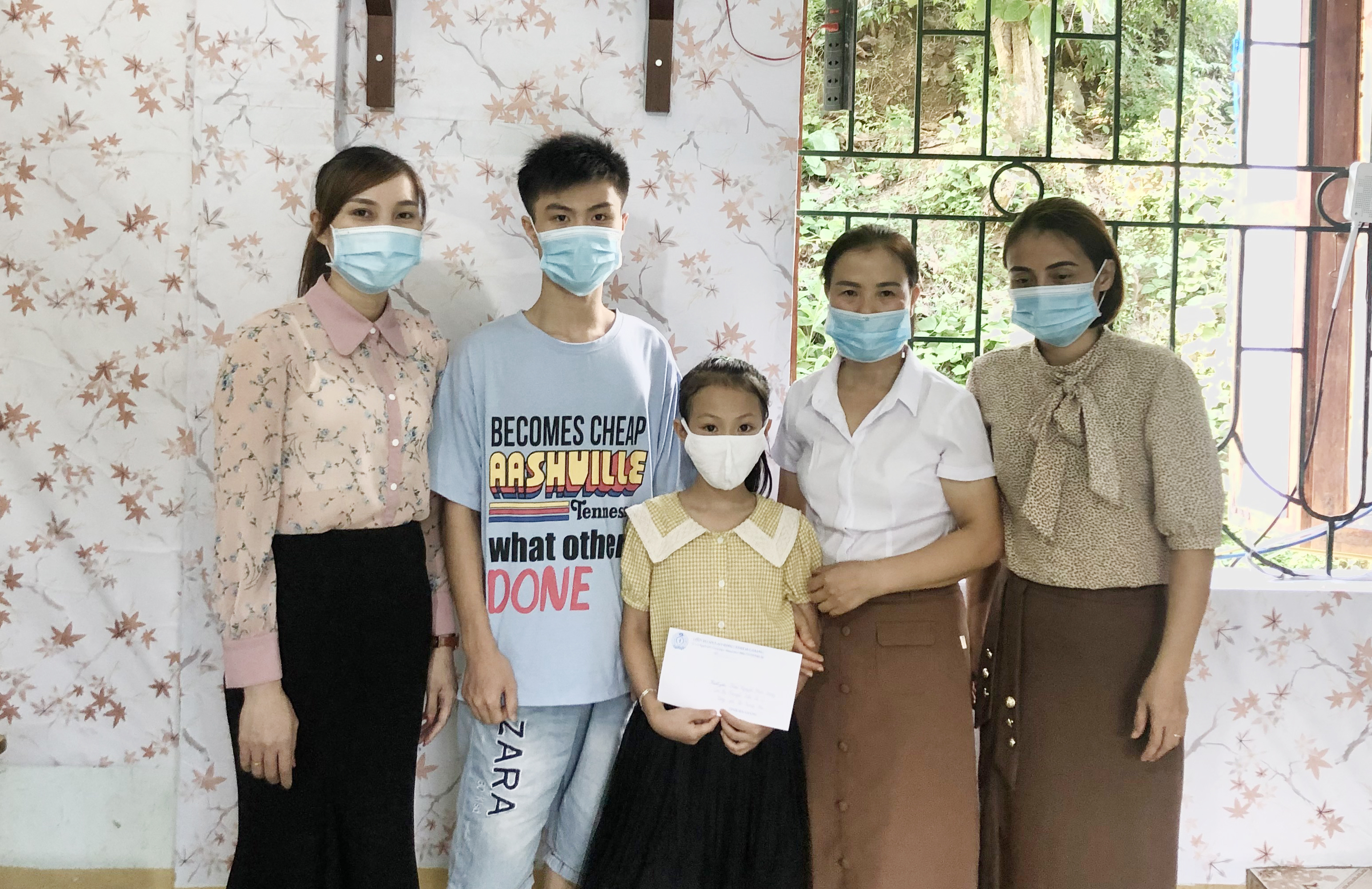 Thăm và tặng quà Tết Trung thu cho con em cán bộ Y tế hiện tham gia phòng, chống dịch COVID-19 tại các tỉnh miền Nam