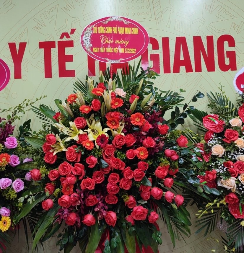 Lẵng hoa Thủ tướng Chính phủ Phạm Minh Chính gửi chúc mừng ngành Y tế Hà Giang nhân ngày Thầy thuốc Việt Nam 27.2