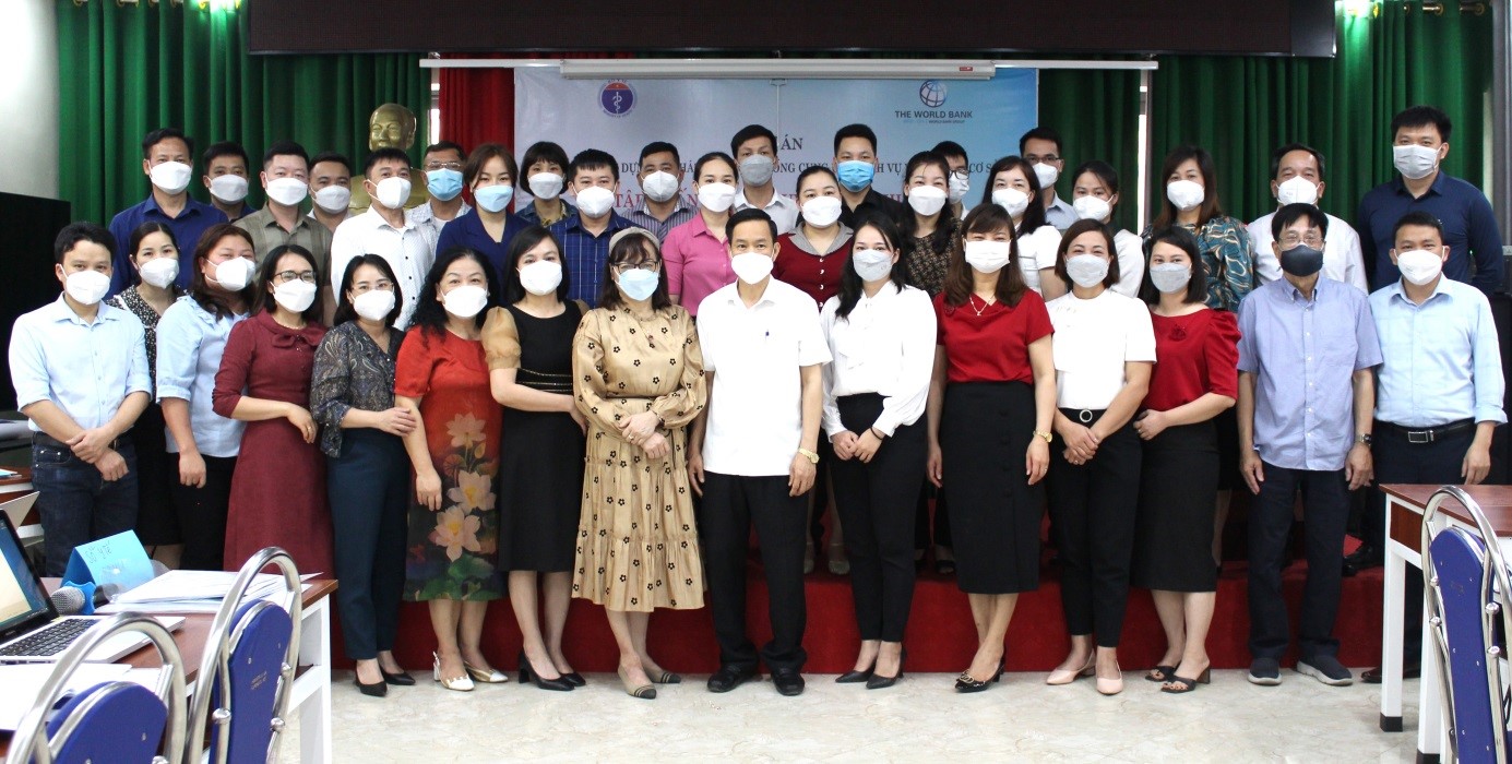 Lãnh đạo Sở Y tế; Ban Quản lý Dự án chụp ảnh lưu niệm cùng các học viên