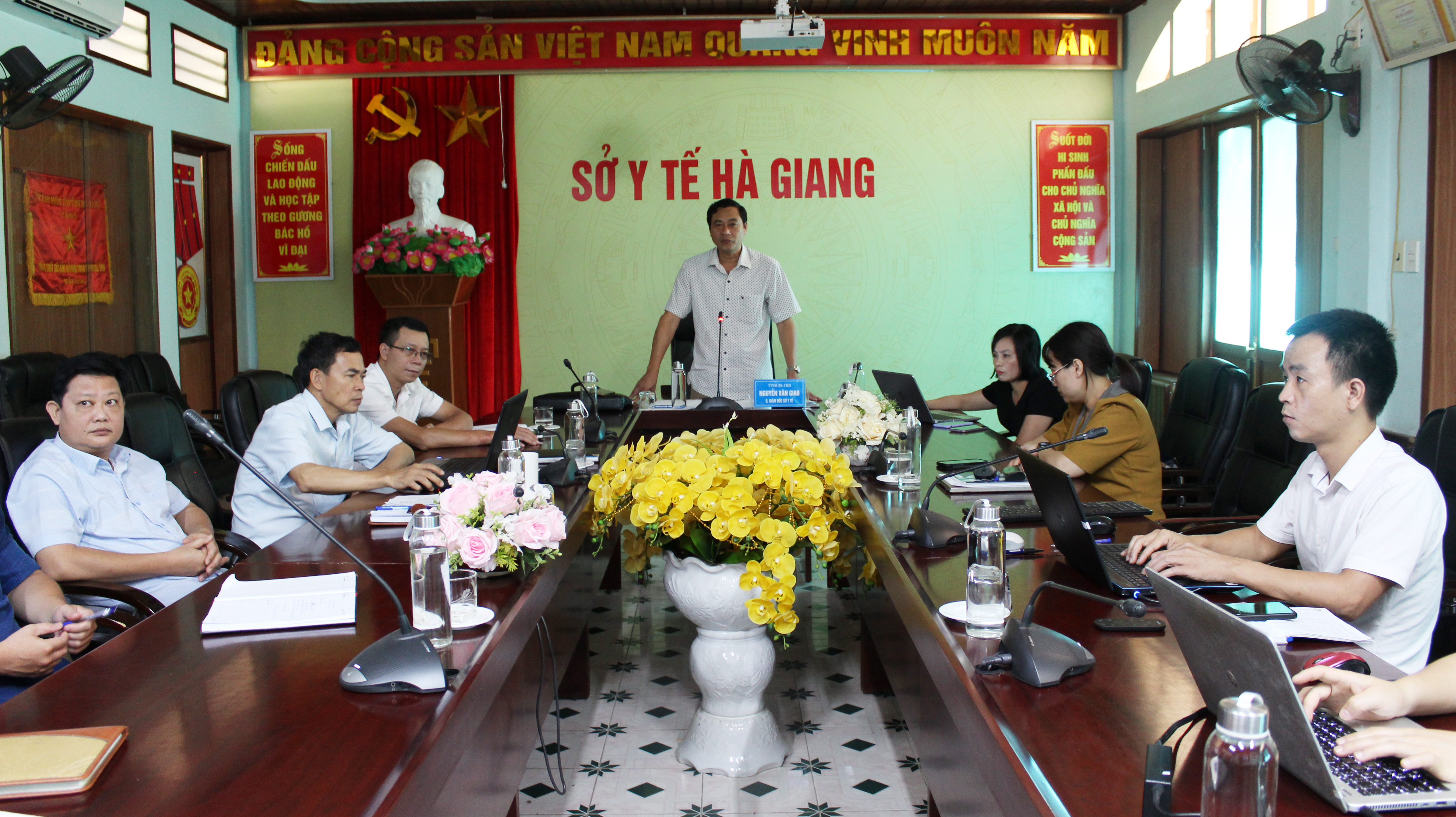 Đ.c Nguyễn Văn Giao, Quyền Giám đốc Sở Y tế phát biểu chỉ đạo tại hội nghị.