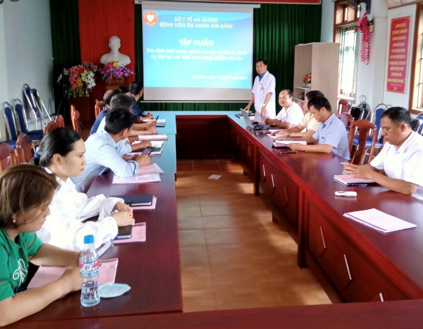 Trung tâm Y tế huyện Xín Mần phối hợp tổ chức tập huấn xác định tình trạng nghiện ma túy năm 2022