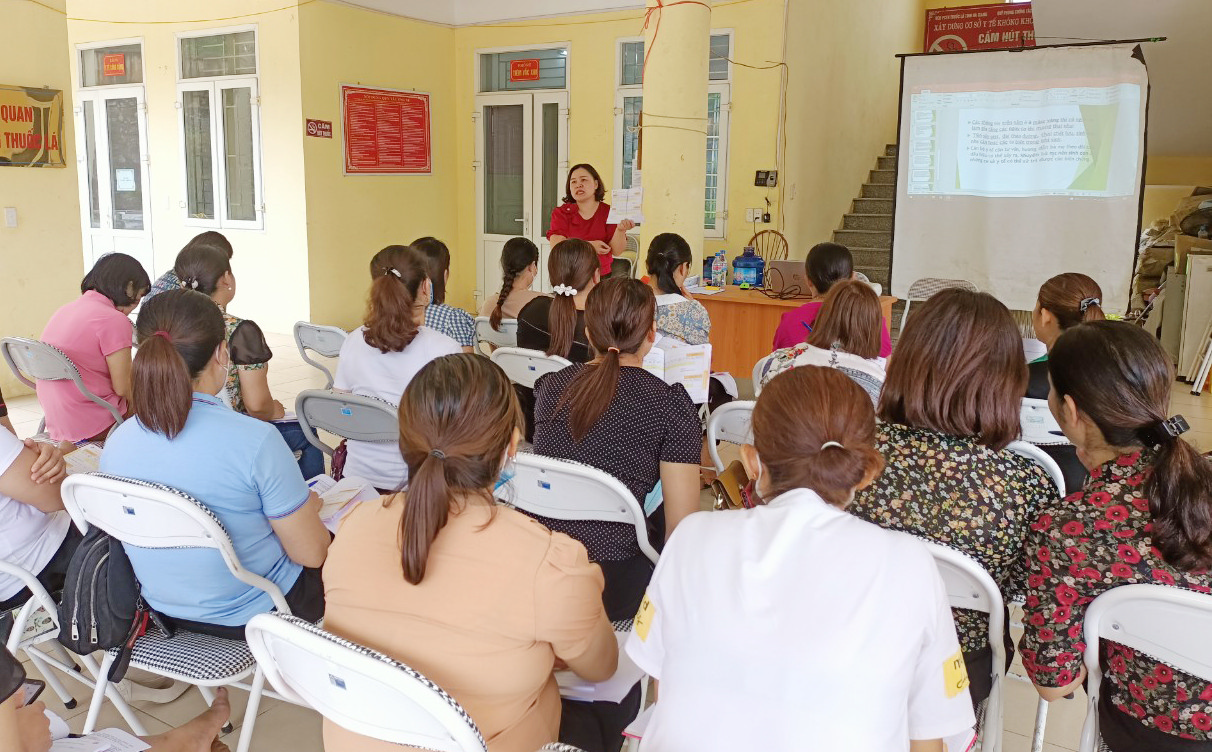 Tập huấn Hướng dẫn sử dụng Sổ theo dõi sức khỏe bà mẹ, trẻ em và công tác chăm sóc sức khỏe cho bà mẹ, trẻ em sơ sinh trong 6 tháng đầu sau đẻ