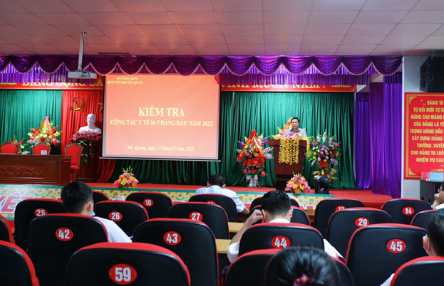 TTND.BsCKII Nguyễn Văn Giao, Quyền Giám đốc Sở Y tế phát biểu chỉ đạo tại buổi làm việc