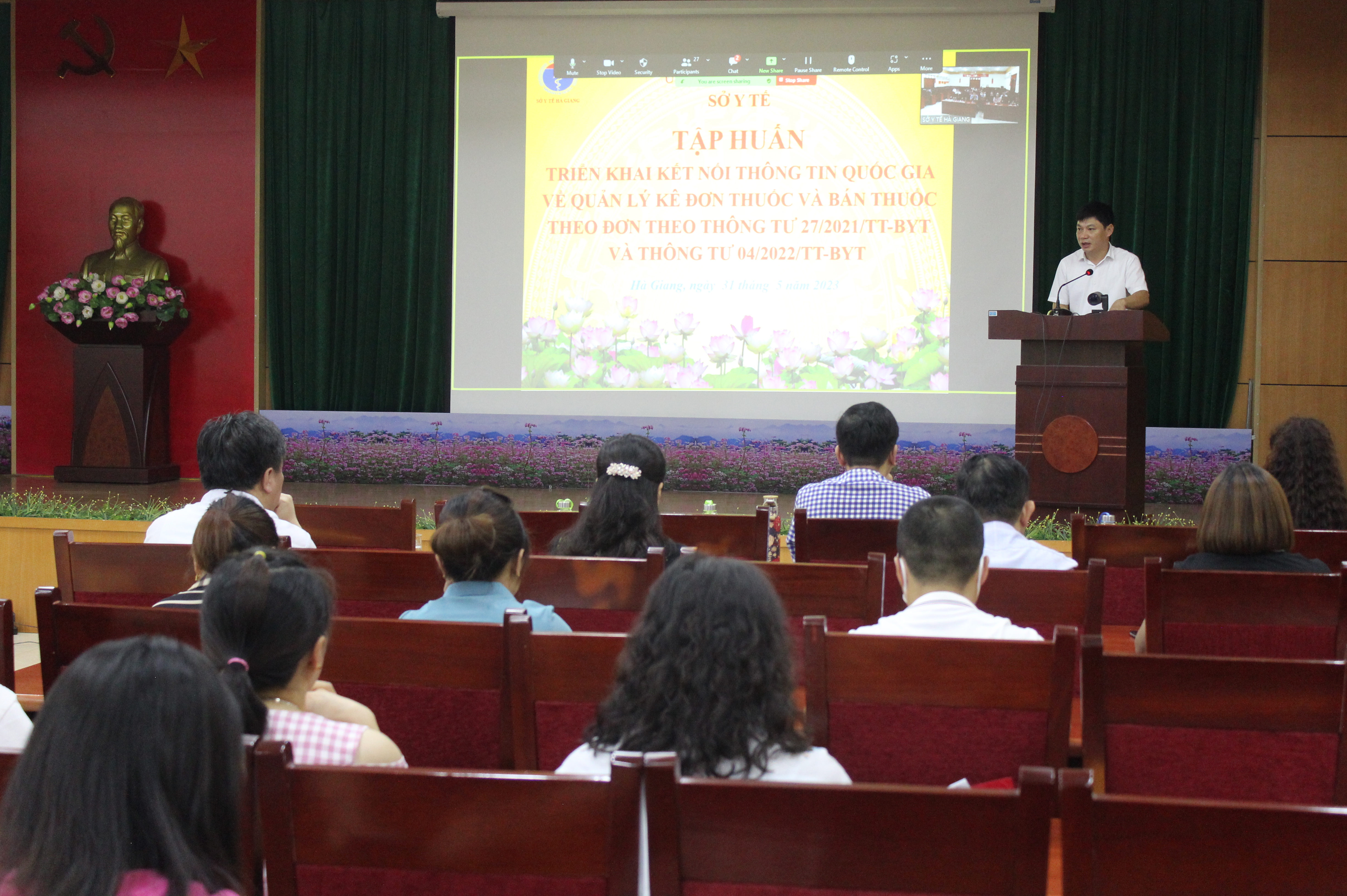 Đồng chí Vũ Hùng Vương – Phó Giám đốc Sở Y tế phát biểu tại hội nghị