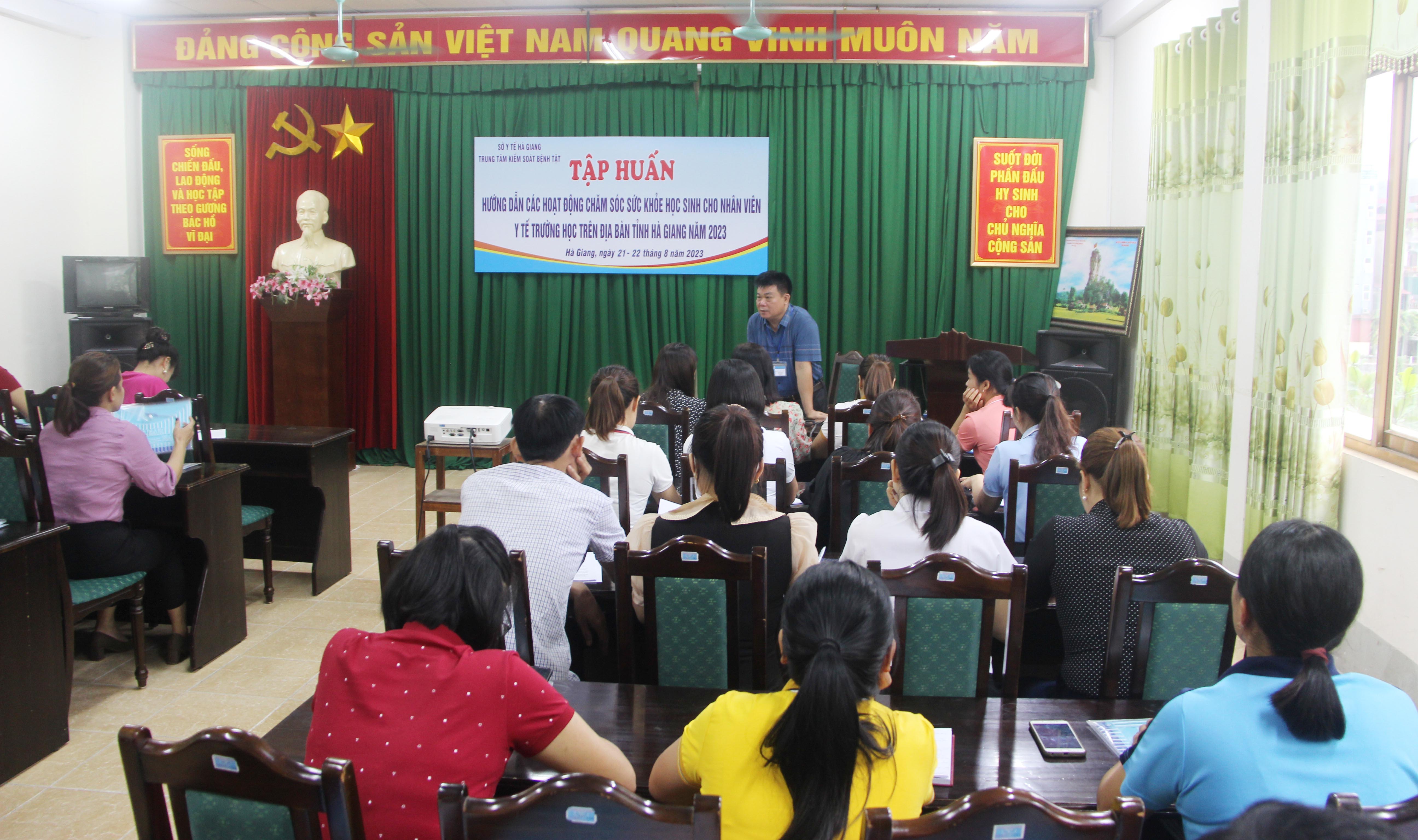 Tập huấn hướng dẫn các hoạt động chăm sóc sức khoẻ học sinh cho nhân viên Y tế trường học tại các trường trên địa bàn tỉnh Hà Giang năm 2023