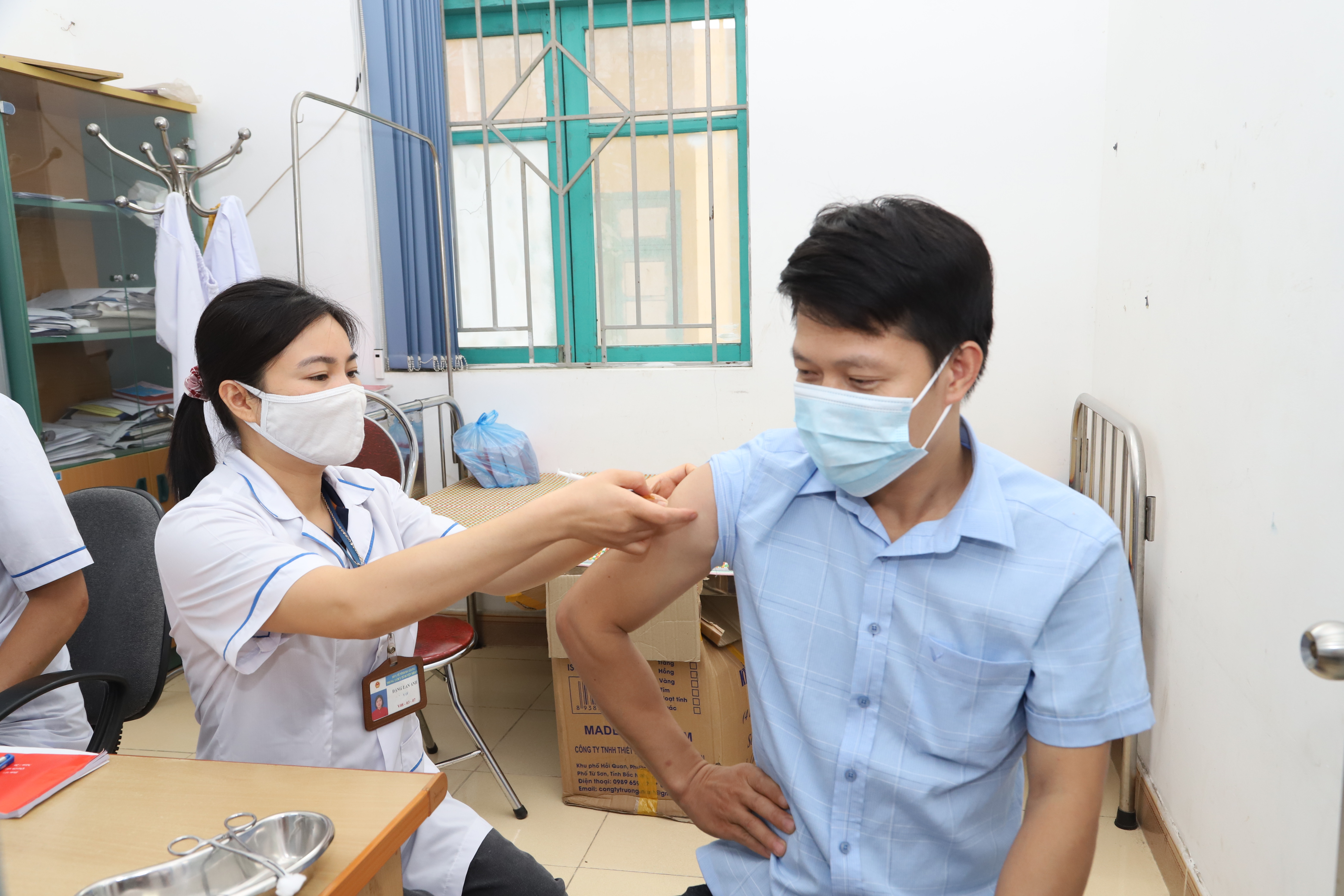 Trung tâm Y tế huyện Mèo Vạc triển khai tiêm vắc xin phòng dịch bệnh bạch hầu cho người dân