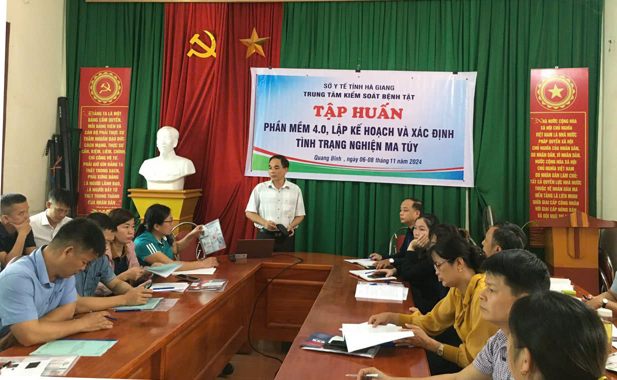 Tập huấn quản lý, sử dụng hệ thống thông tin quản lý người nhiễm HIV/AIDS (HIV INFO 4.0) cho cán bộ y tế tuyến huyện, xã