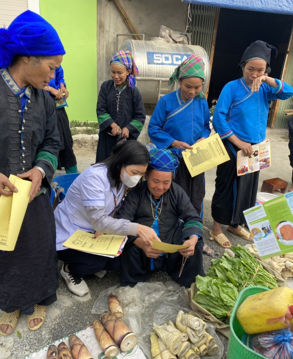 Trung tâm Y tế huyện Hoàng Su Phì tổ chức truyền thông Hưởng ứng   “Ngày Thế giới phòng chống lao 24/3” tại chợ phiên các xã