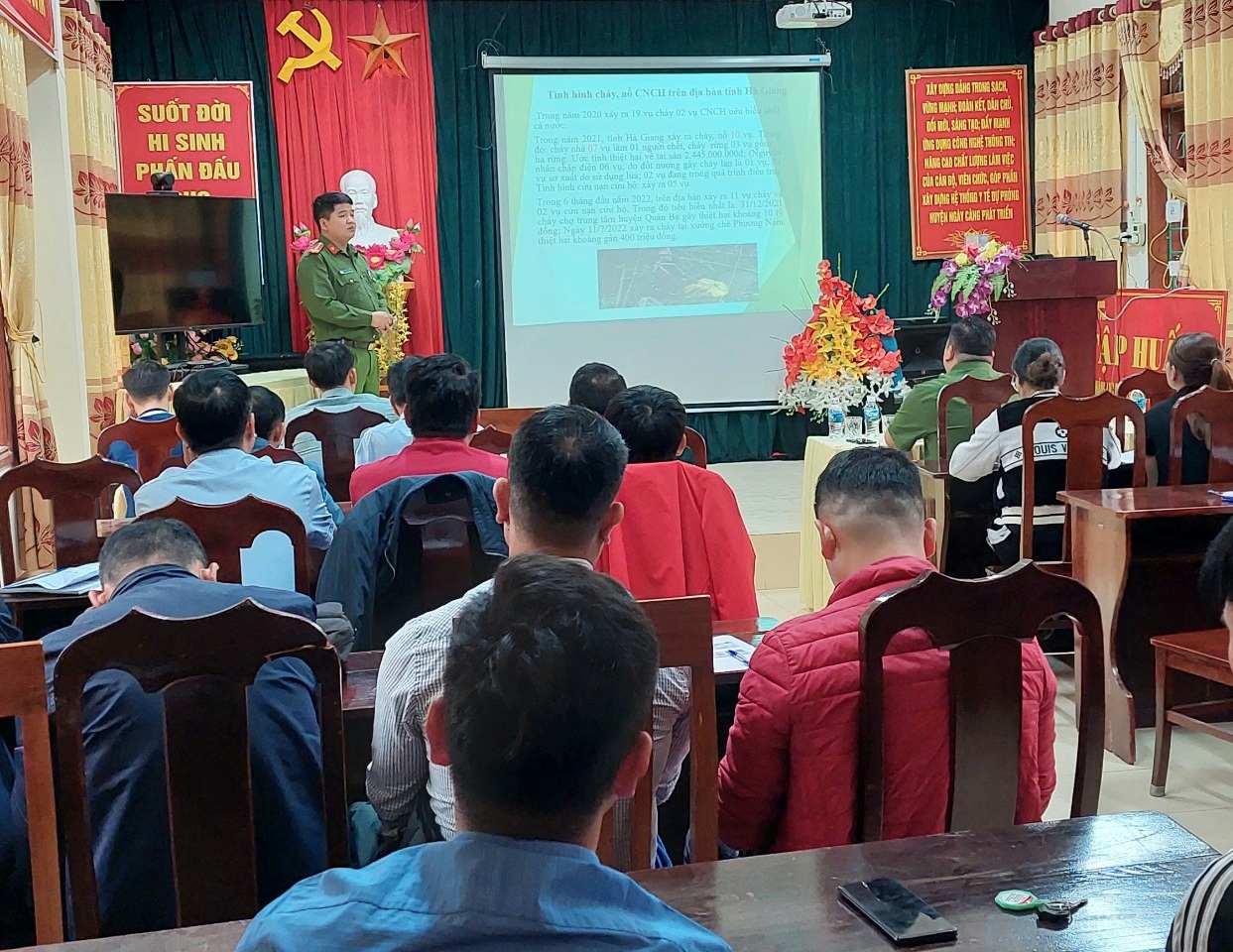 Trung tâm Y tế huyện Hoàng Su Phì tổ chức huấn luyện nghiệp vụ phòng cháy chữa cháy và cứu nạn cứu hộ
