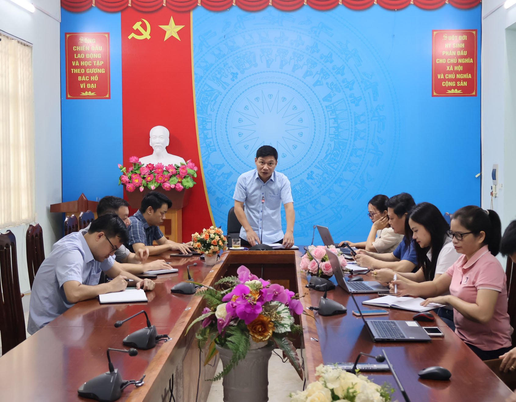 Đồng chí Vũ Hùng Vương  - Phó Giám đốc Sở Y tế khai mạc hội nghị trực tuyến 