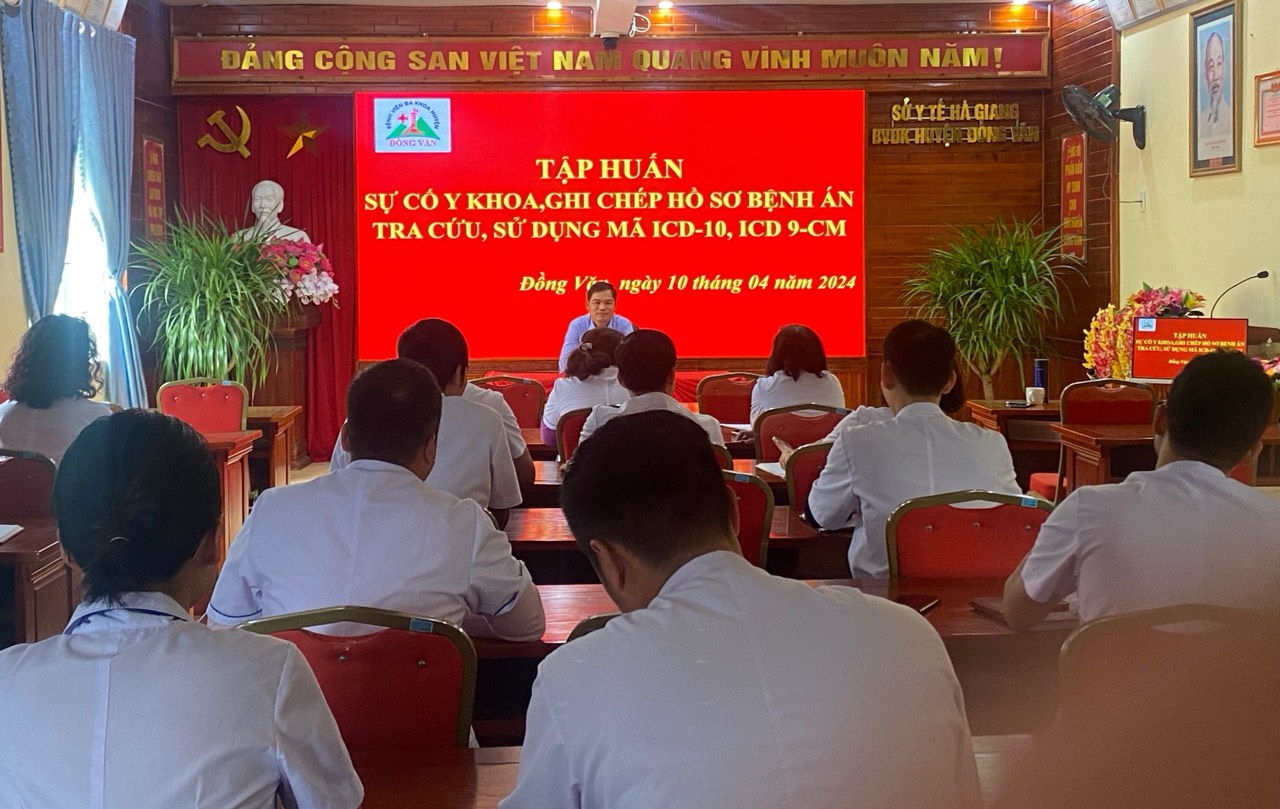 BsCKI. Vũ Văn Đại- Phó Giám đốc BVĐK huyện Đồng Văn, phát biểu tại lớp tập huấn