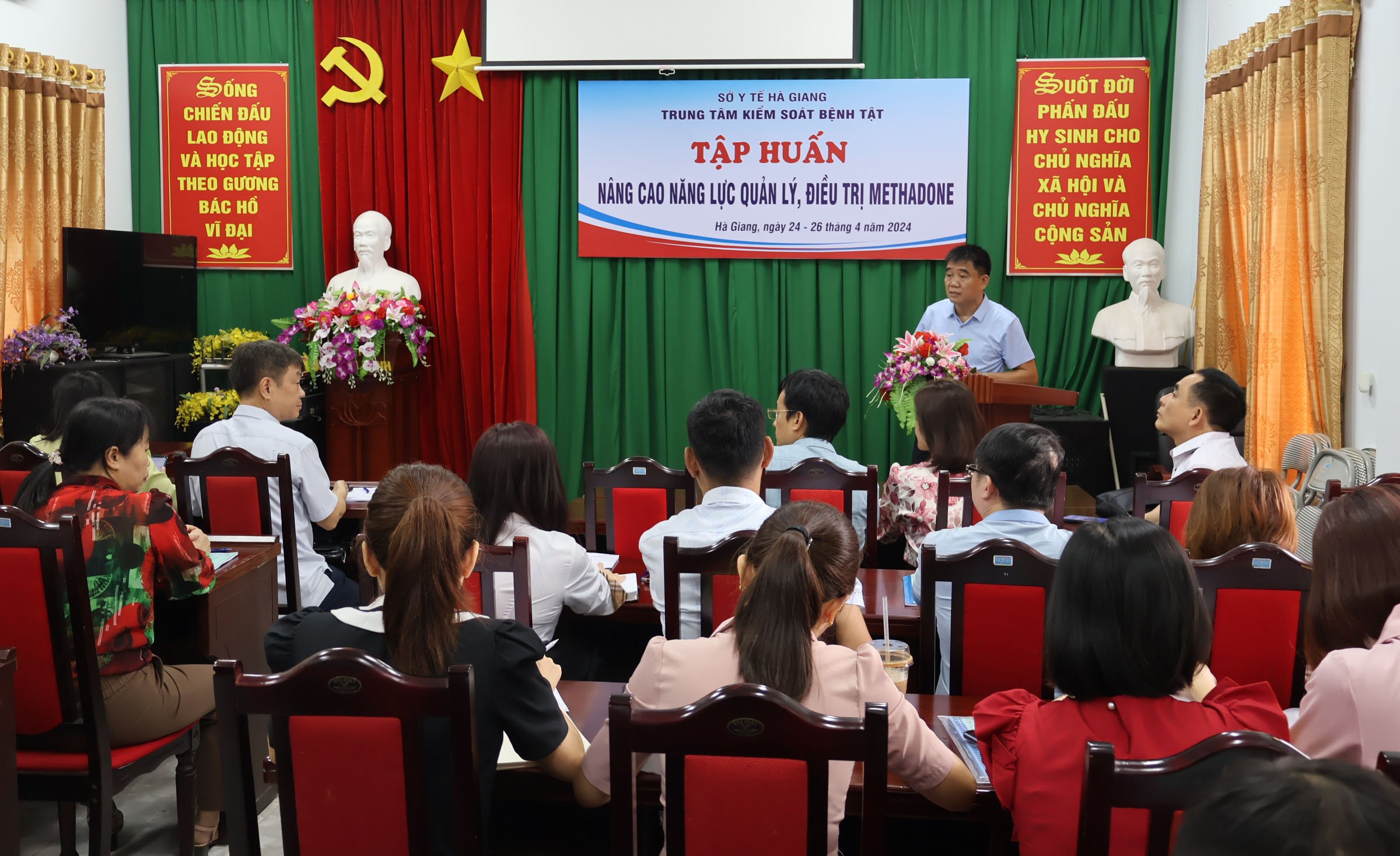 Đồng chí Nông Văn Huyến – Phó Giám đốc Trung tâm Kiểm soát bệnh tật phát biểu khai mạc lớp tập huấn