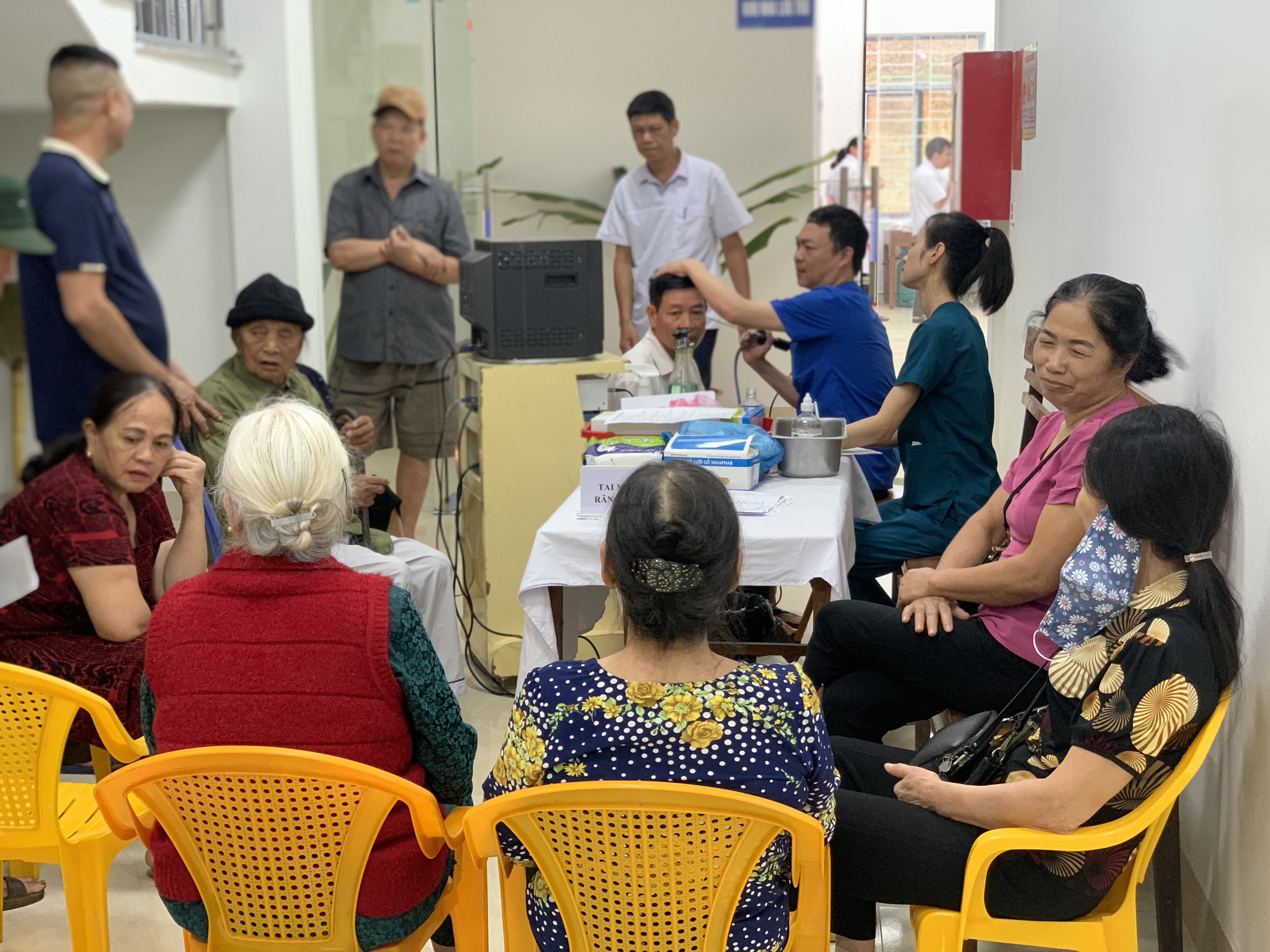 Ban Chỉ đạo chăm sóc sức khỏe nhân dân phường Nguyễn Trãi  tổ chức khám sức khỏe định kỳ cho người cao tuổi