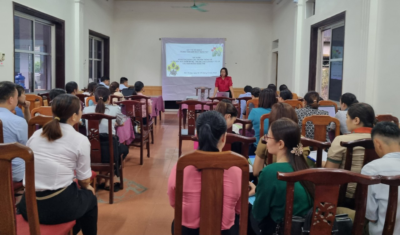 Huyện Bắc Quang tập huấn nâng cao năng lực truyền thông về chăm sóc sức khỏe bà mẹ - trẻ em cho cán bộ y tế và các ban ngành đoàn thể cấp cơ sở
