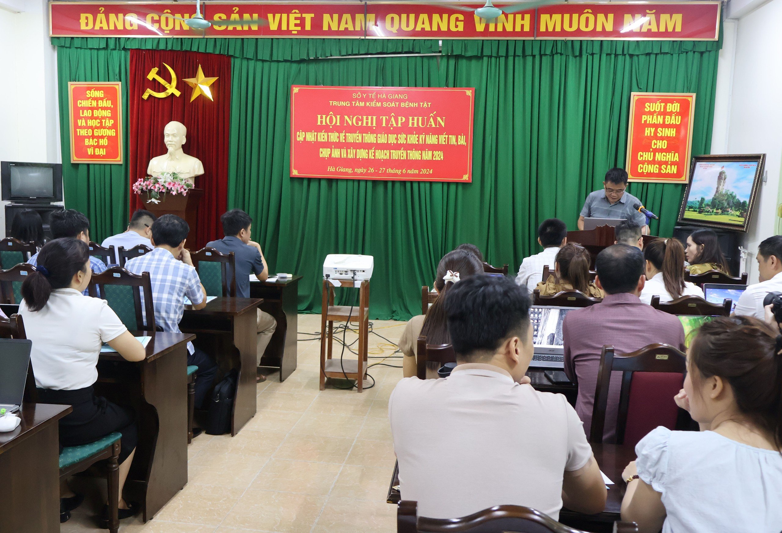 Đồng chí Nông Văn Huyến – Phó Giám đốc Trung tâm Kiểm soát bệnh tật khai mạc lớp tập huấn