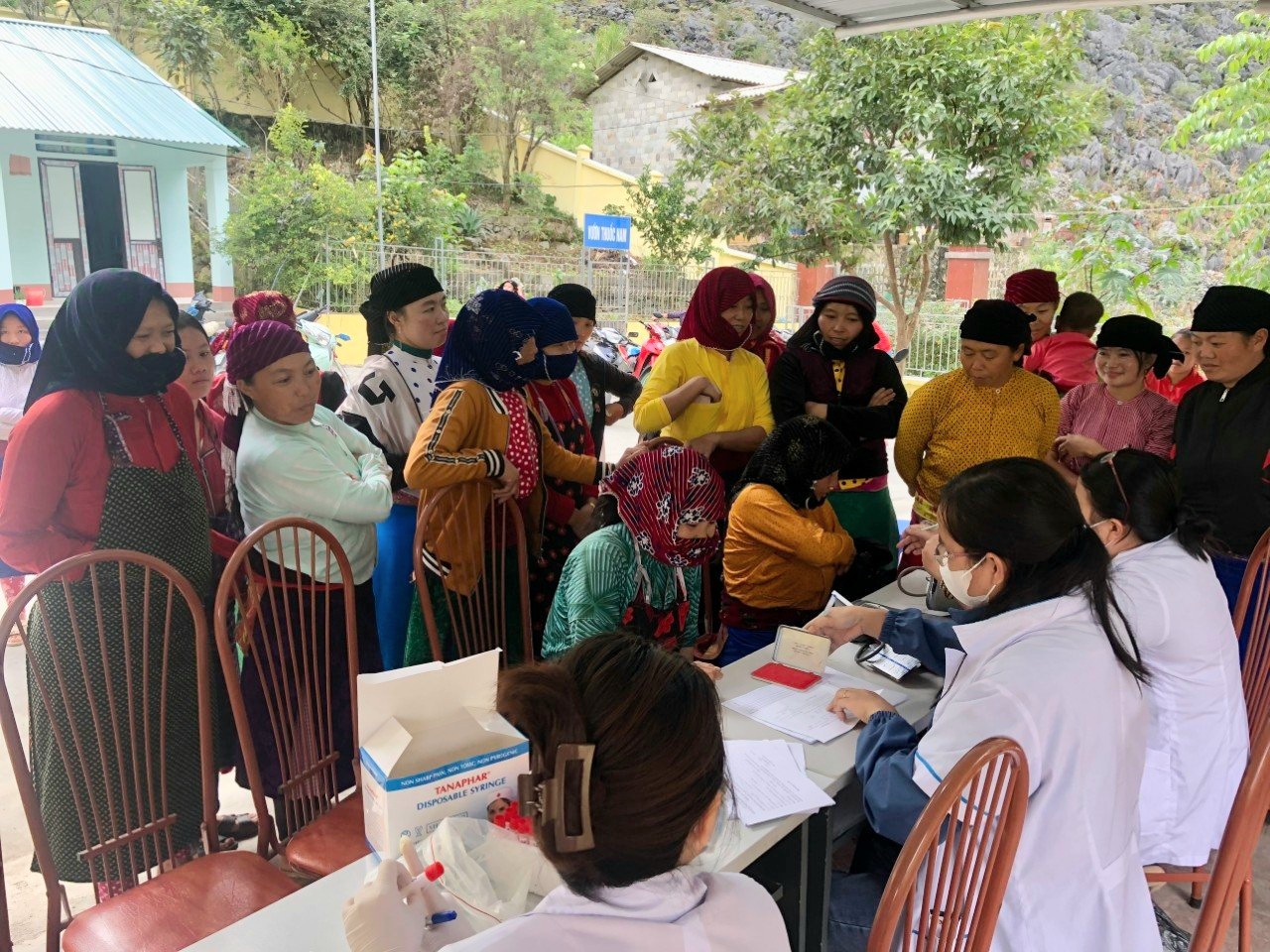 Trung tâm Kiểm soát bệnh tật tư vấn xét nghiệm HIV cho phụ nữ trong độ tuổi sinh đẻ tại xã Lũng Táo, huyện Đồng Văn 