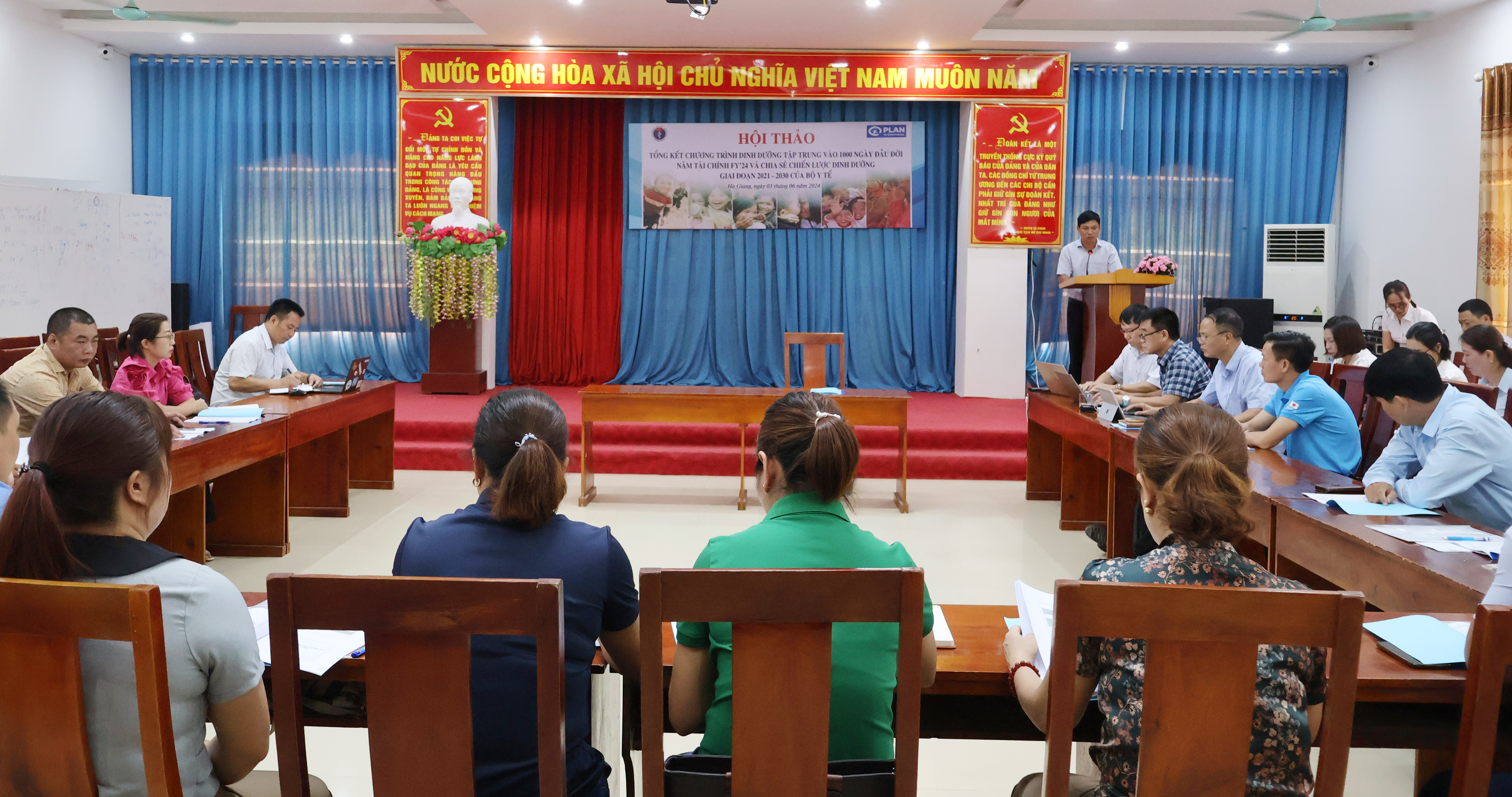 Đồng chí Vũ Hùng Vương, Phó Giám đốc Sở Y tế, Trưởng Ban Quản lý dự án Plan Sở Y tế, phát biểu khai mạc tại Hội thảo
