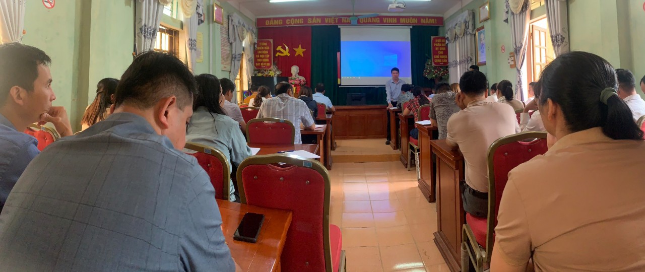 Trung tâm Y tế huyện Đồng Văn tổ chức tập huấn chương trình tiêm chủng mở rộng