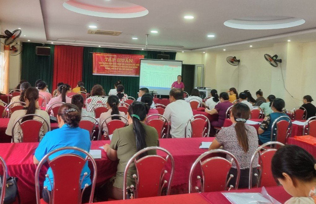 Bắc Quang tập huấn cho cộng tác viên dinh dưỡng thôn, bản về chăm sóc dinh dưỡng trong 1000 ngày đầu đời