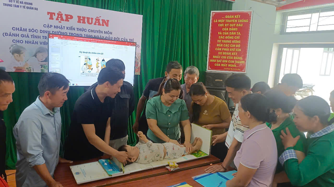 Một buổi thực hành tại lớp tập huấn.